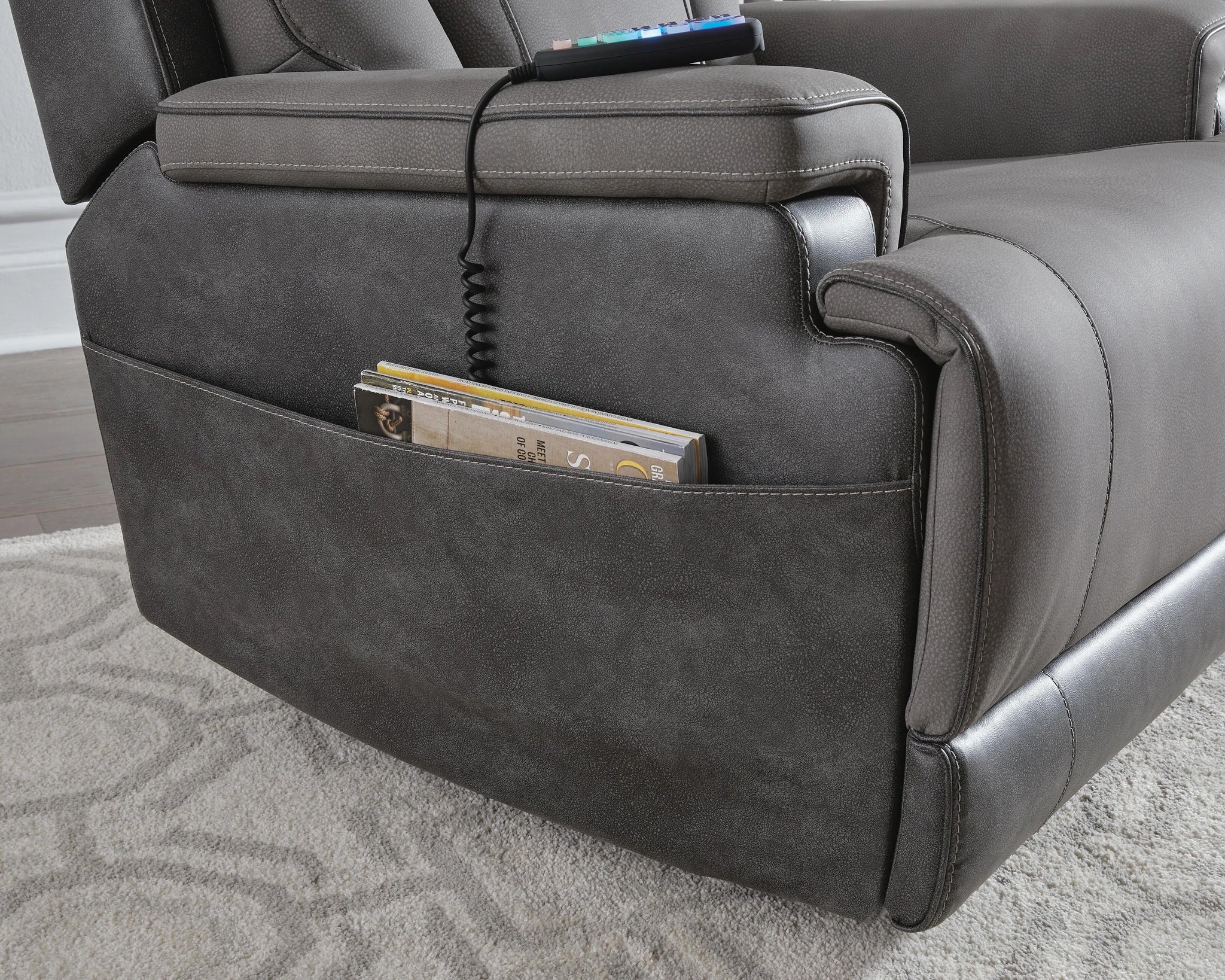 4Z-Peaceful Pause Power Lift Recliner