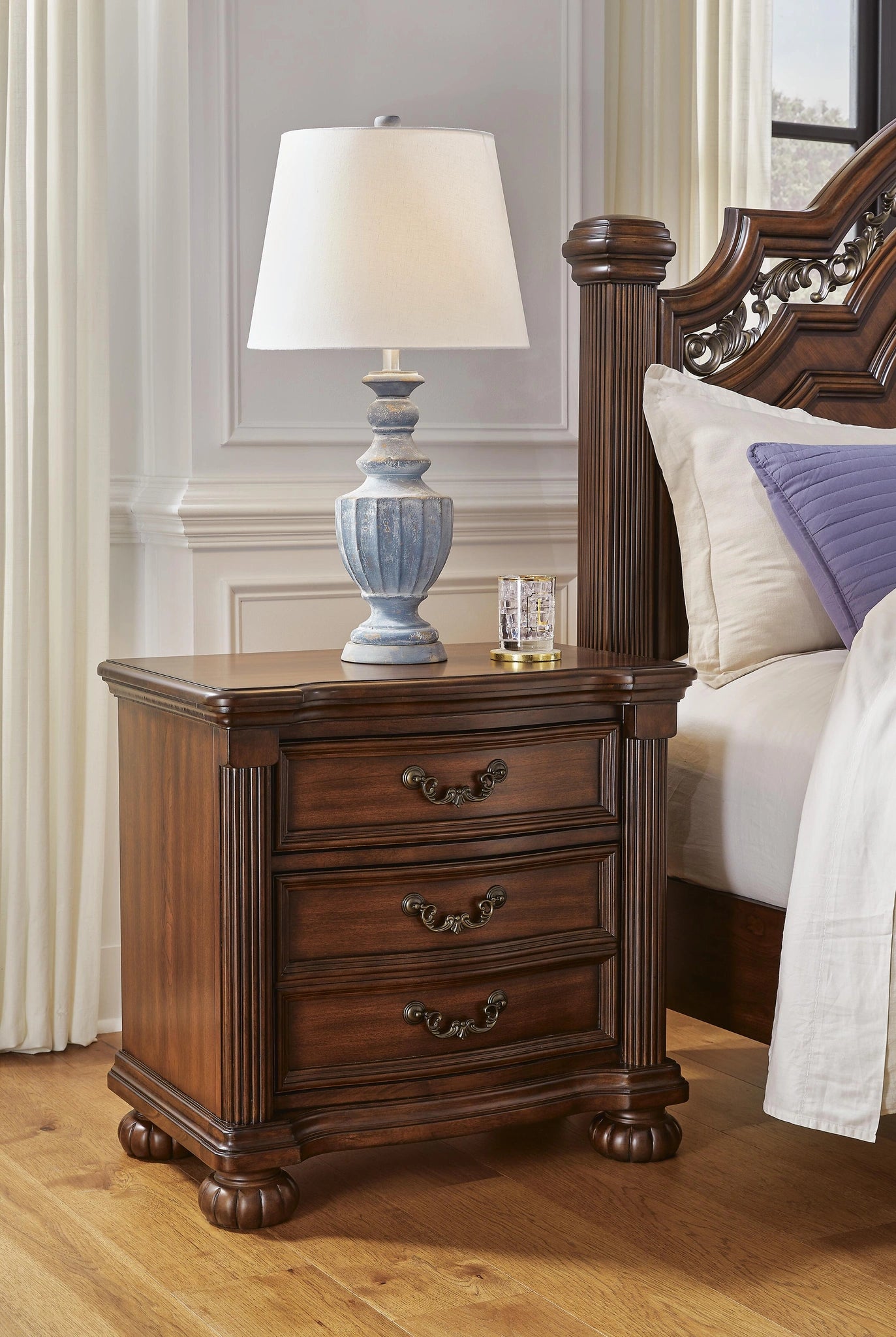 Lavinton Bedroom Set
