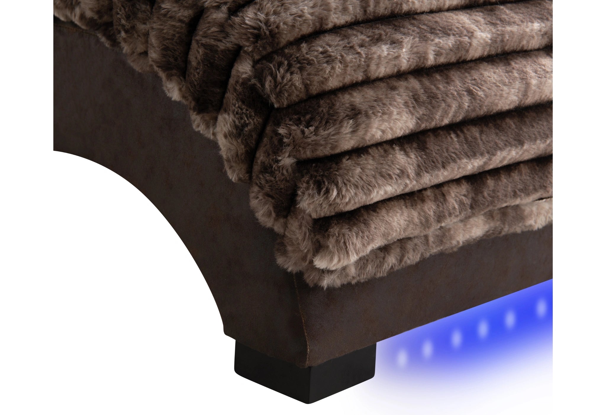 Dominic Mink/Java Chaise with USB