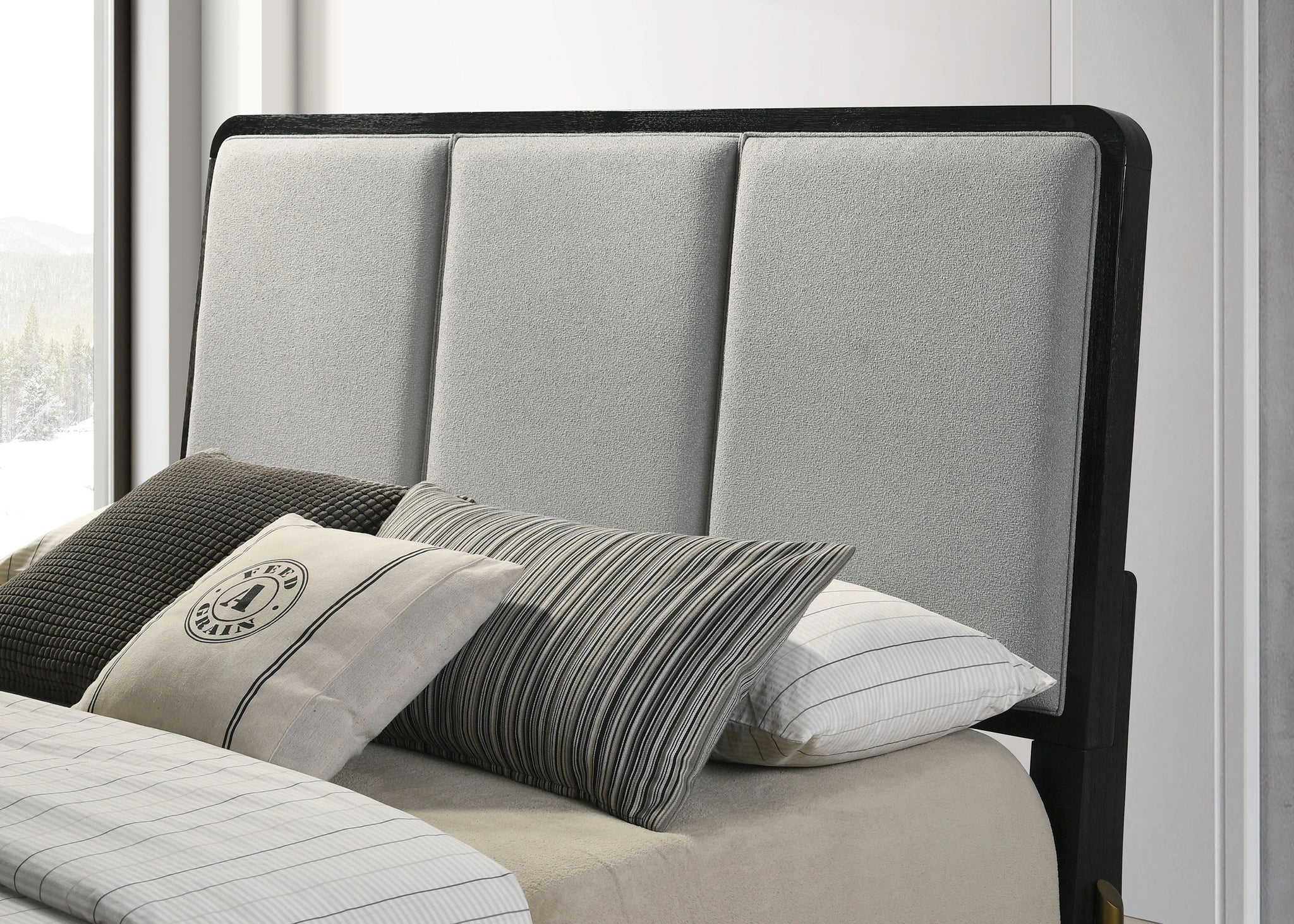 Arini Panel Bed