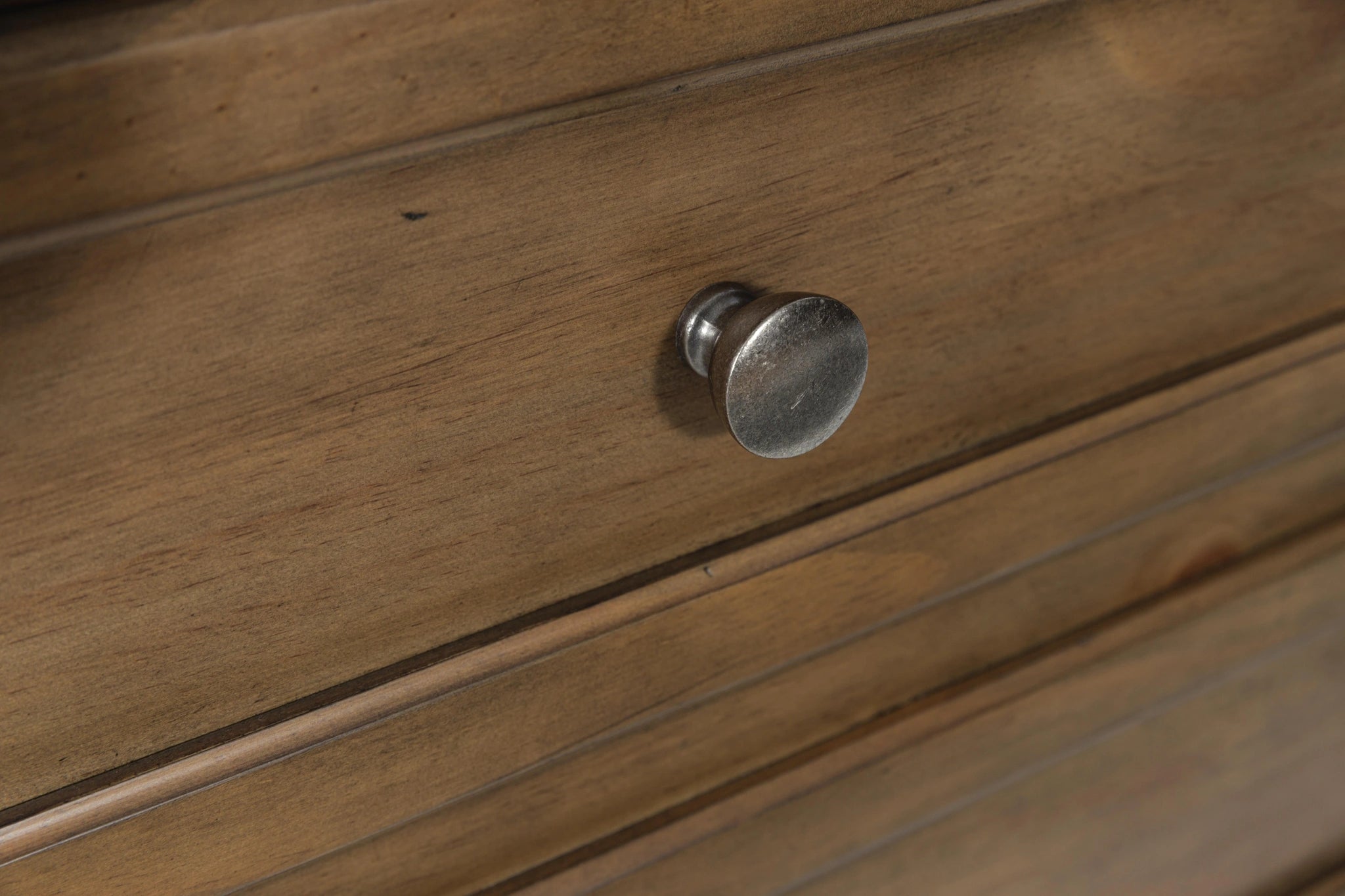 Feddinger Nightstand